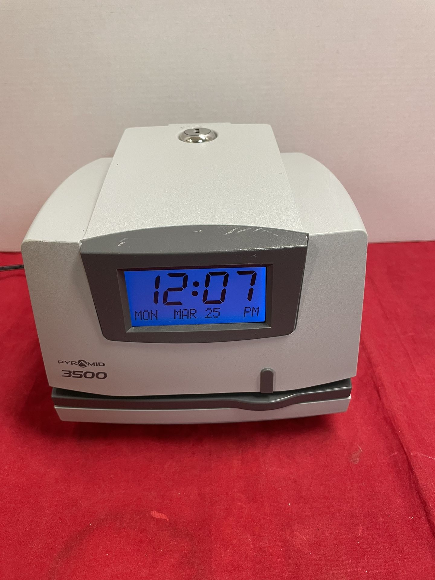 Pyramid Technologies Model 3500 Time Clock W/Key for Sale in Edinburg