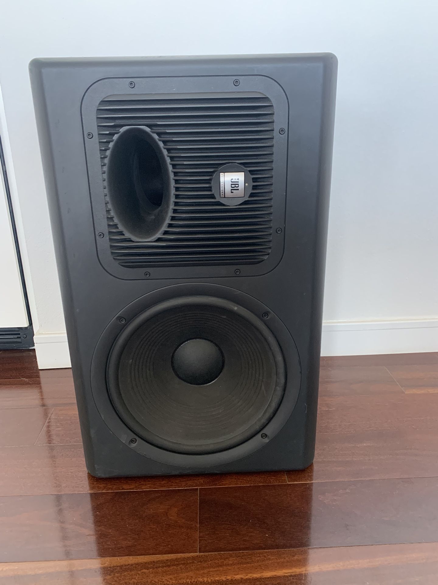 JBL LSR6312SP Powered Subwoofer System