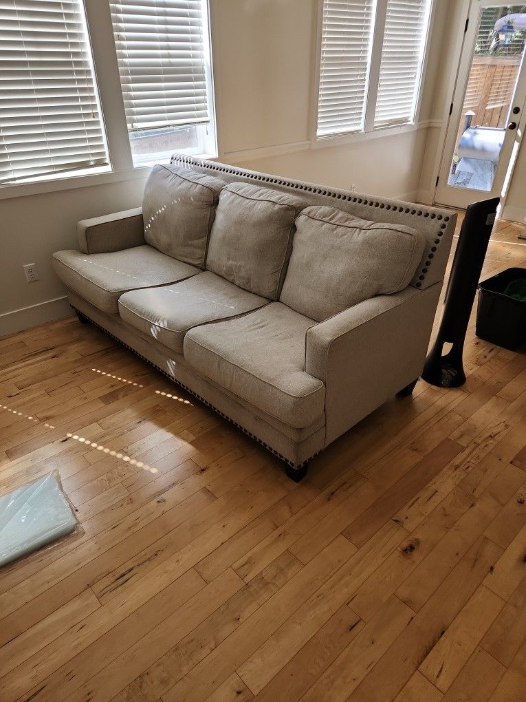 FREE COUCH