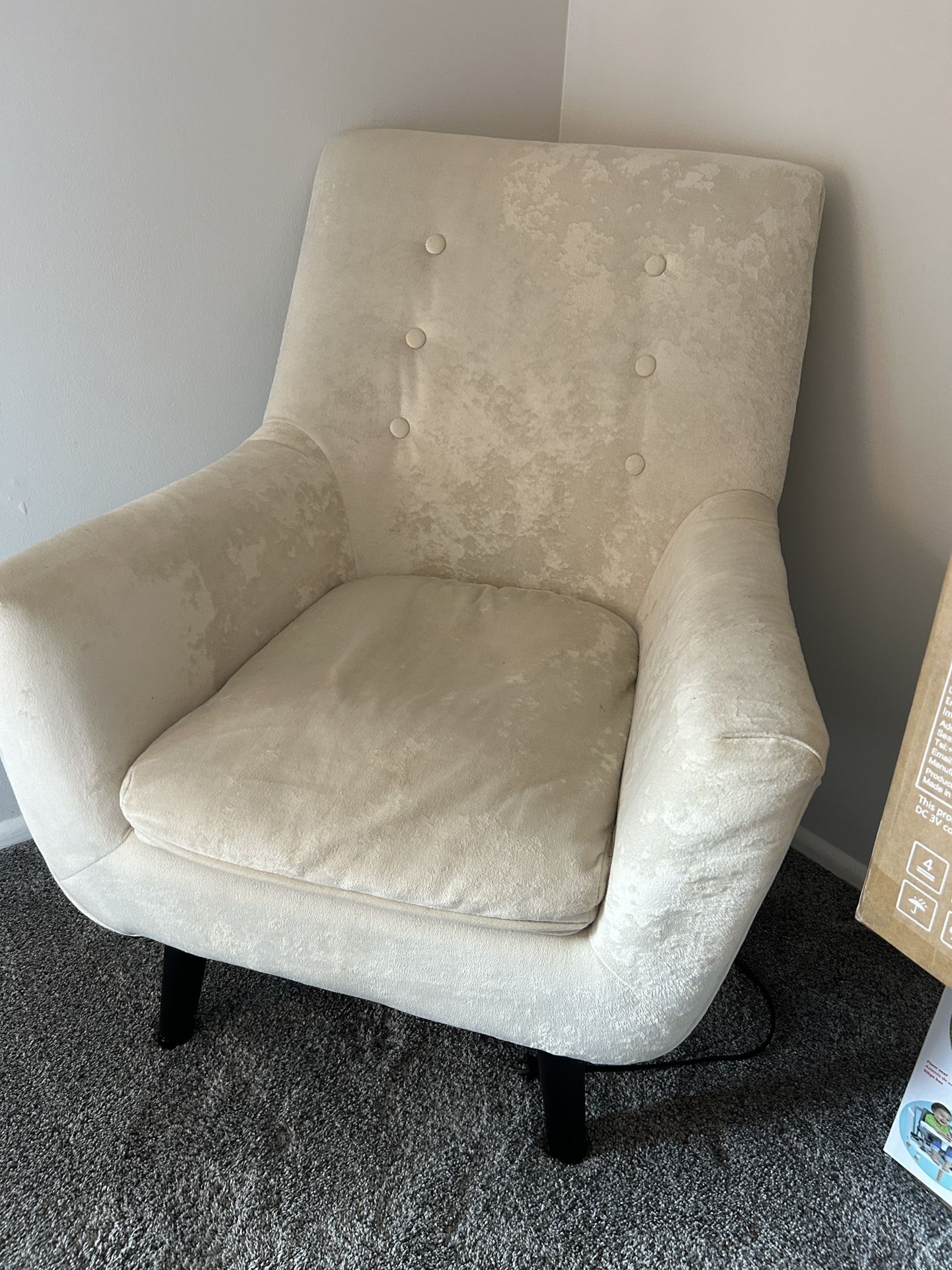 IVORY VELVET ACCENT CHAIR