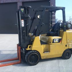 Caterpillar Heavy Duty 8K LB Capacity Forklift 