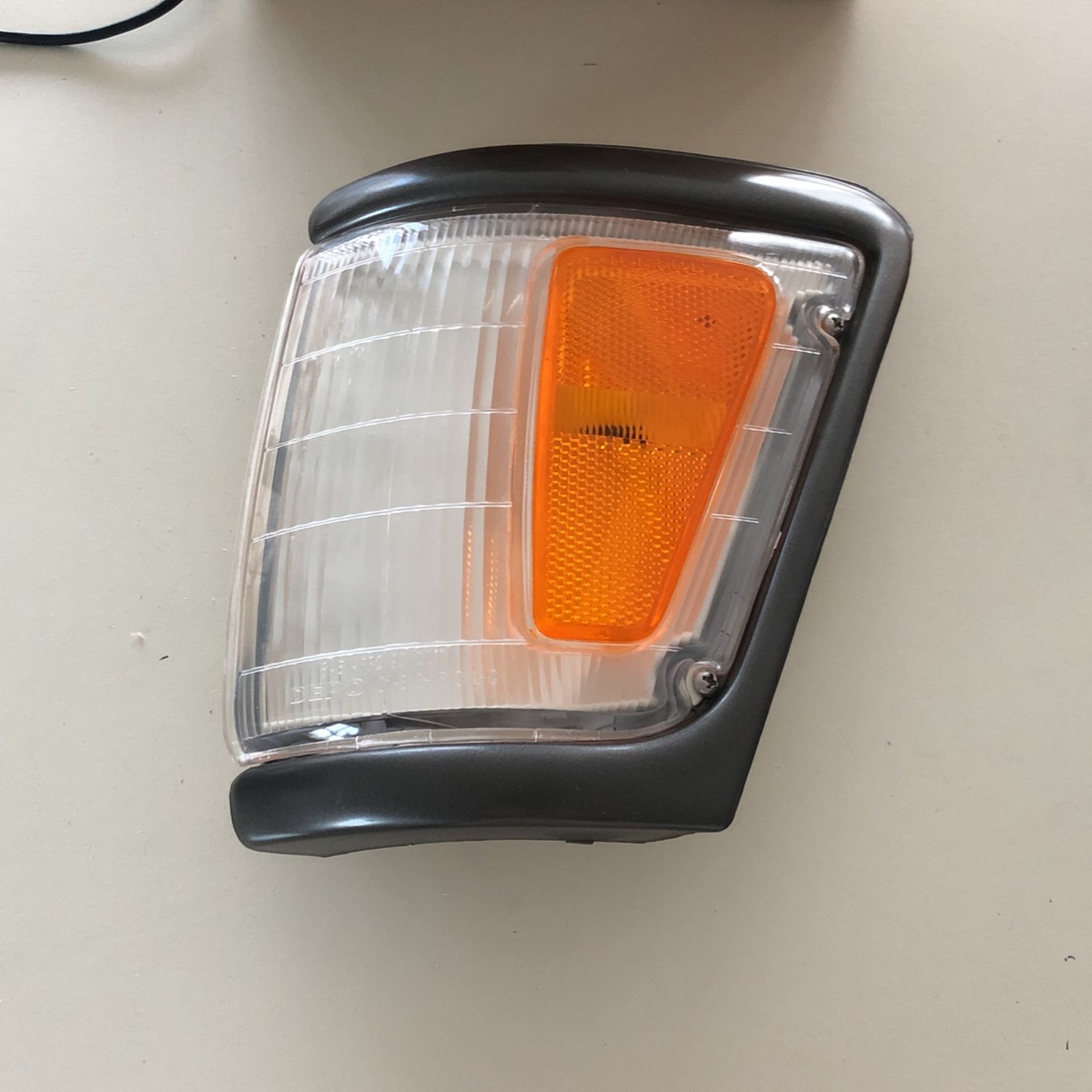 Toyota TY P/U 1984 To 1995 Park/clearance Lamp(w/PTD) Driver Side Assembly #91