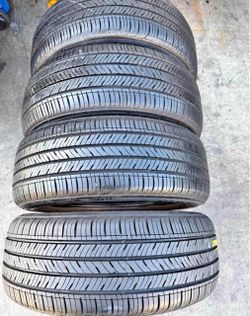 Set 215/55-18 kumho con el 80% de vida