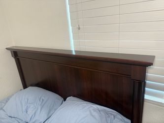 Queen size bedroom set $199 firm