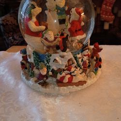 Large Wind Up Musical Snow Globe 
