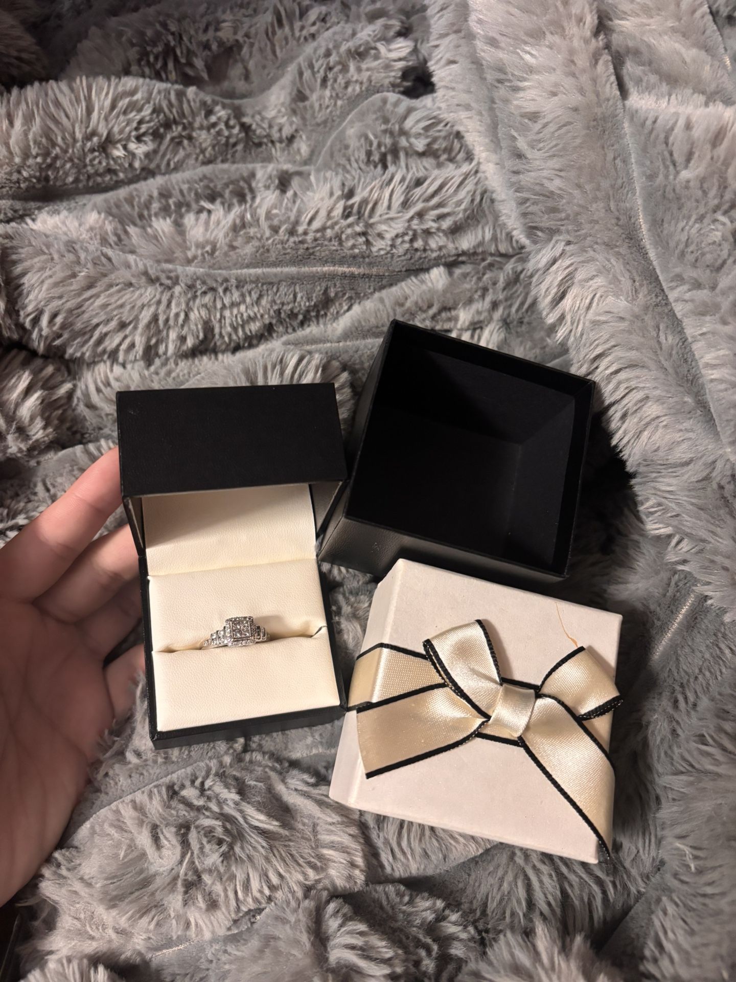 14K White Gold Engagement Ring Size 9