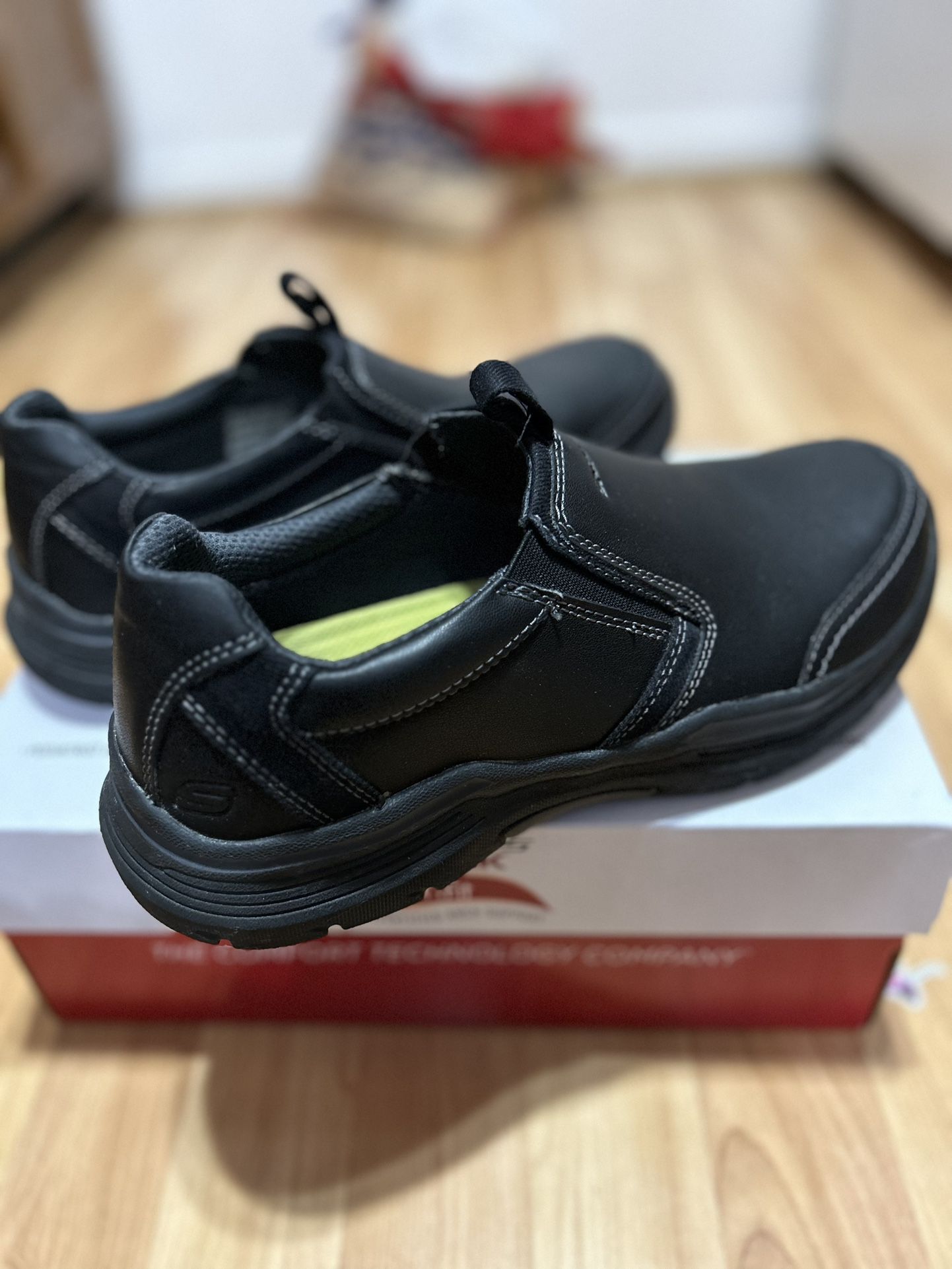 Skechers relaxed fit leather with gogamat arch 9.5US shoes for in Clinton Township, MI - OfferUp