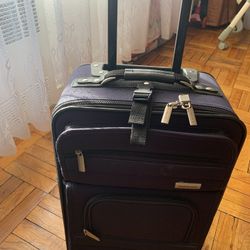 Carry-on Suitcase, 21”, Excellent Condition P/up Sheepshead Bay Brooklyn NY