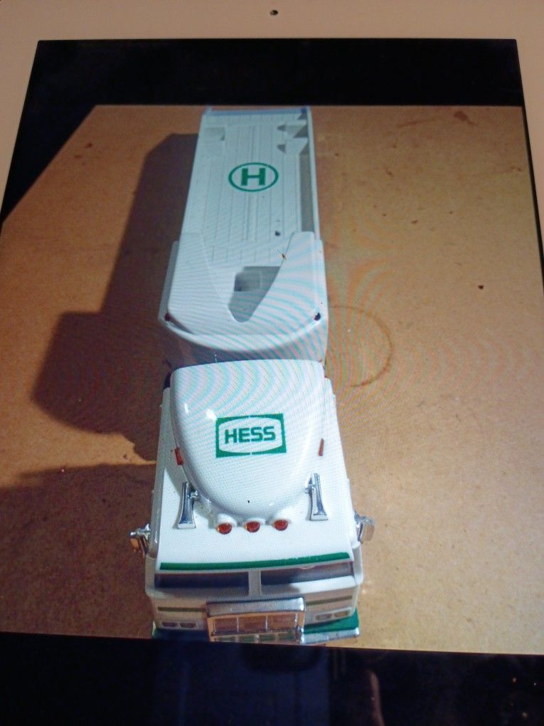 AMERADA HESS CORPORATION 1999 MODEL HESS GASOLINE TRUCK COLLECTABLE