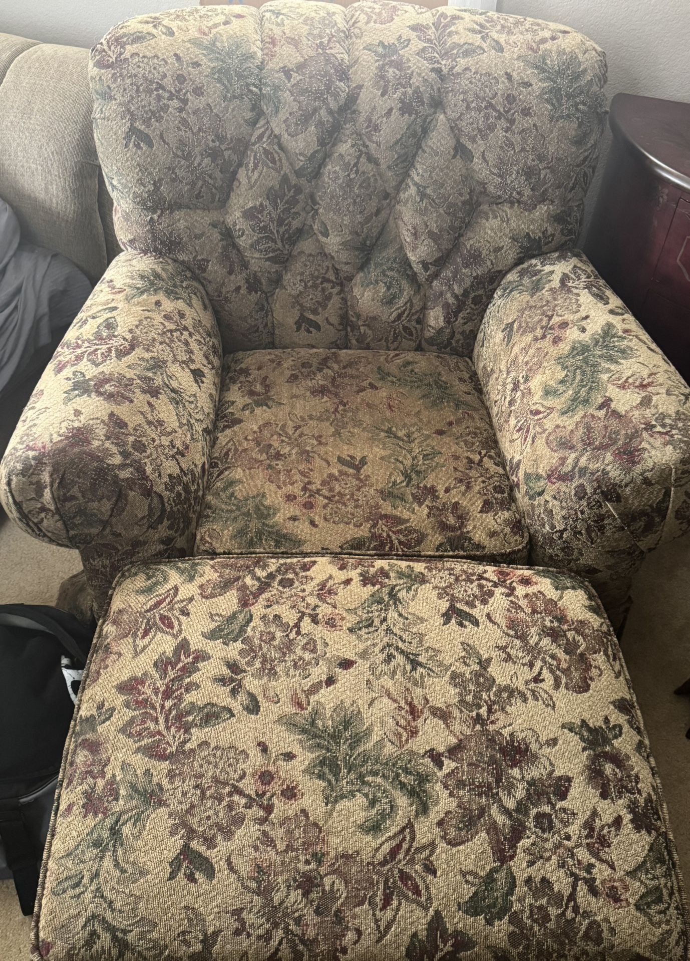 Couch & 2 Chairs