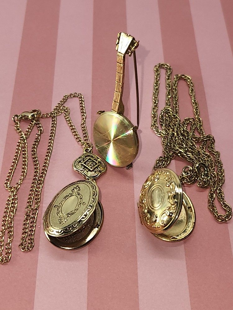 #1571, PRECIOUS VINTAGE LOT, LOCKER NECKLACES, $ DEERING CLAWGRASS BROOCH
