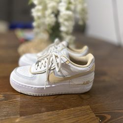 NIKE AIR FORCE 1 