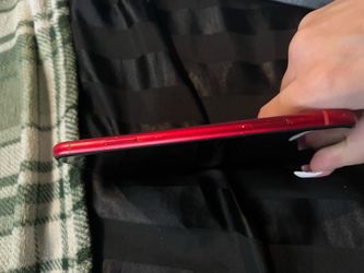 IPhone Xr cracked back