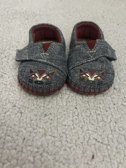 Infant TOMS moccasins Size: US 2 Great Condition