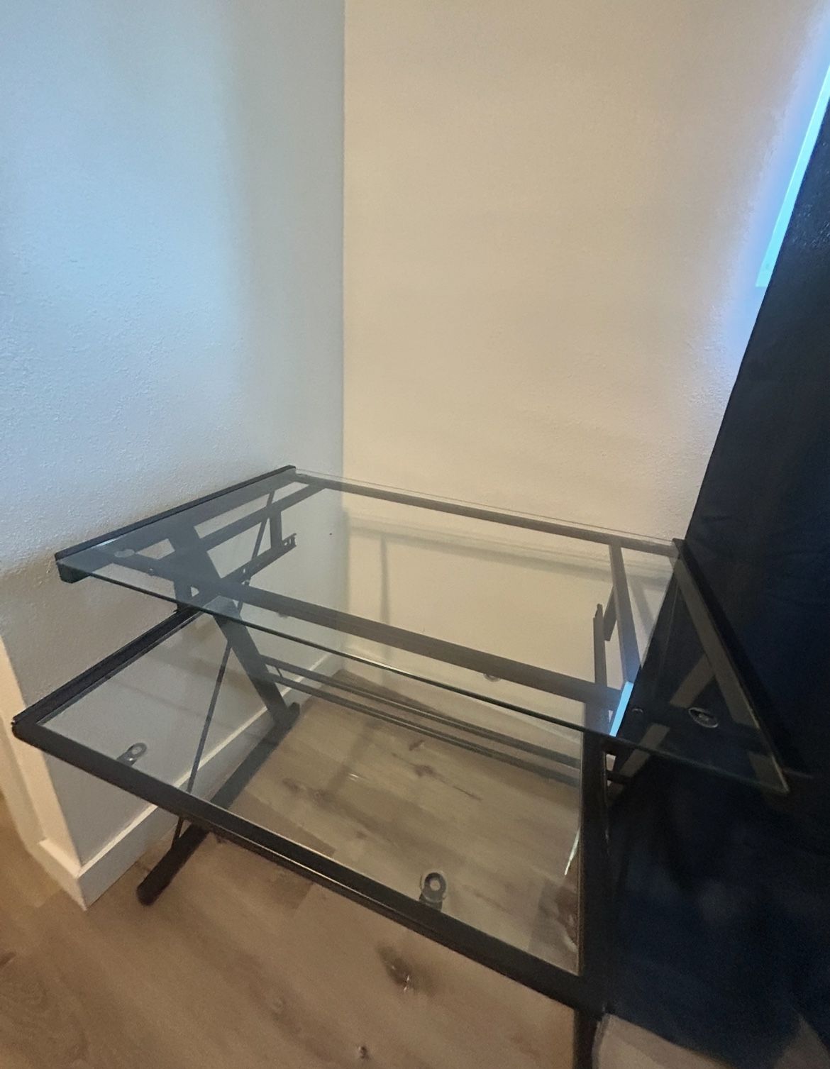 2 Standalone Desks