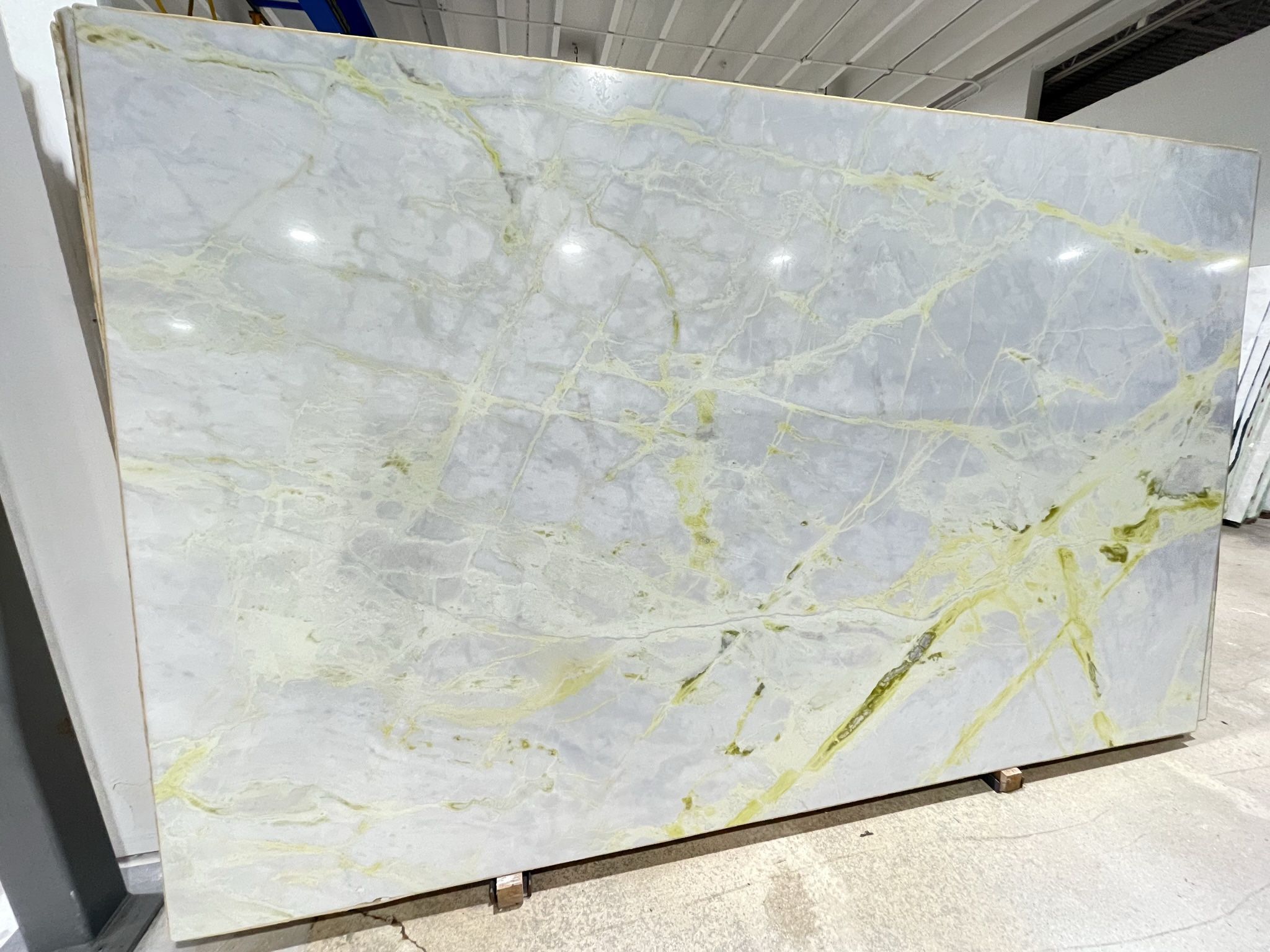 DOLOMITE SLABS LUMINOUS 2 CM