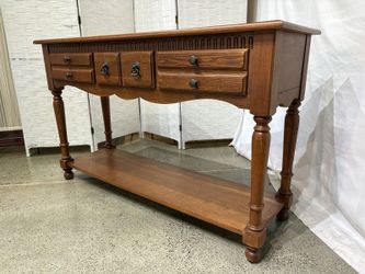 RIVERSIDE FURNITURE Traditional Medium Oak Console Table