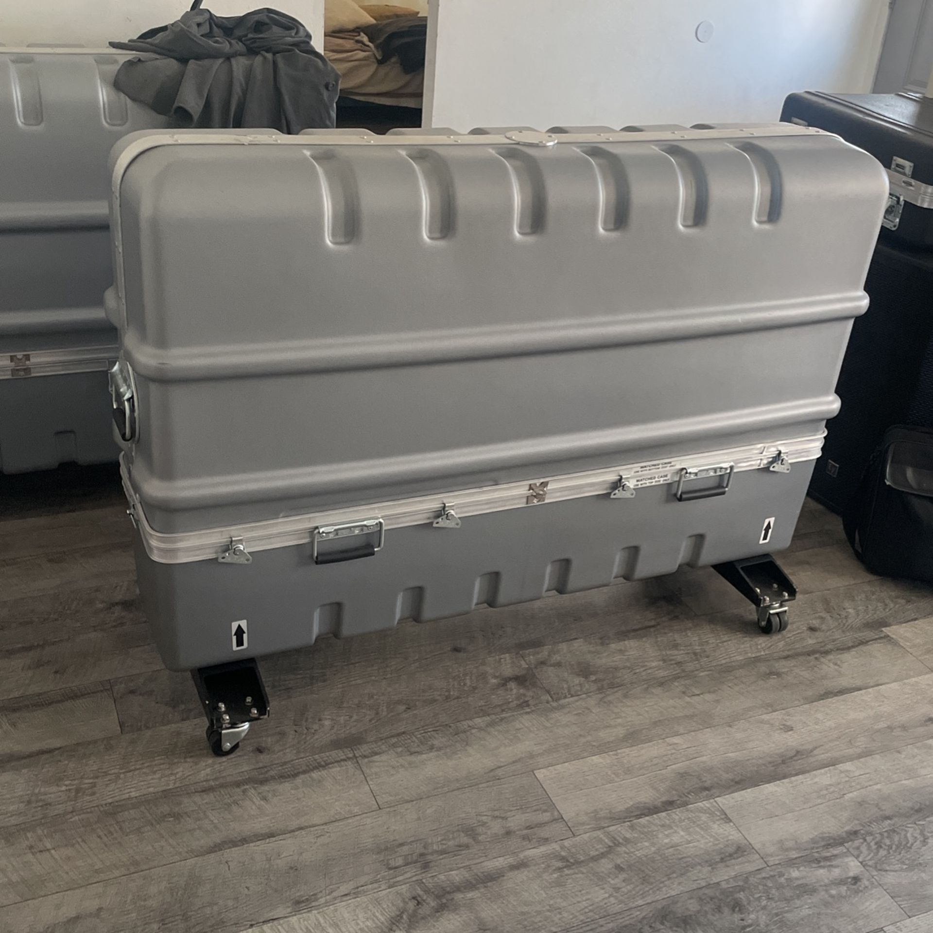 Tv-transportador Of 43” To 55” Used Like New …….$250 Each Box.