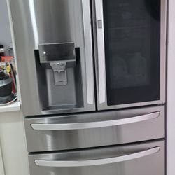 LG 23 cu. ft. Smart wi-fi Enabled InstaView™ Door-in-Door® Counter-Depth Refrigerator with Craft Ice™