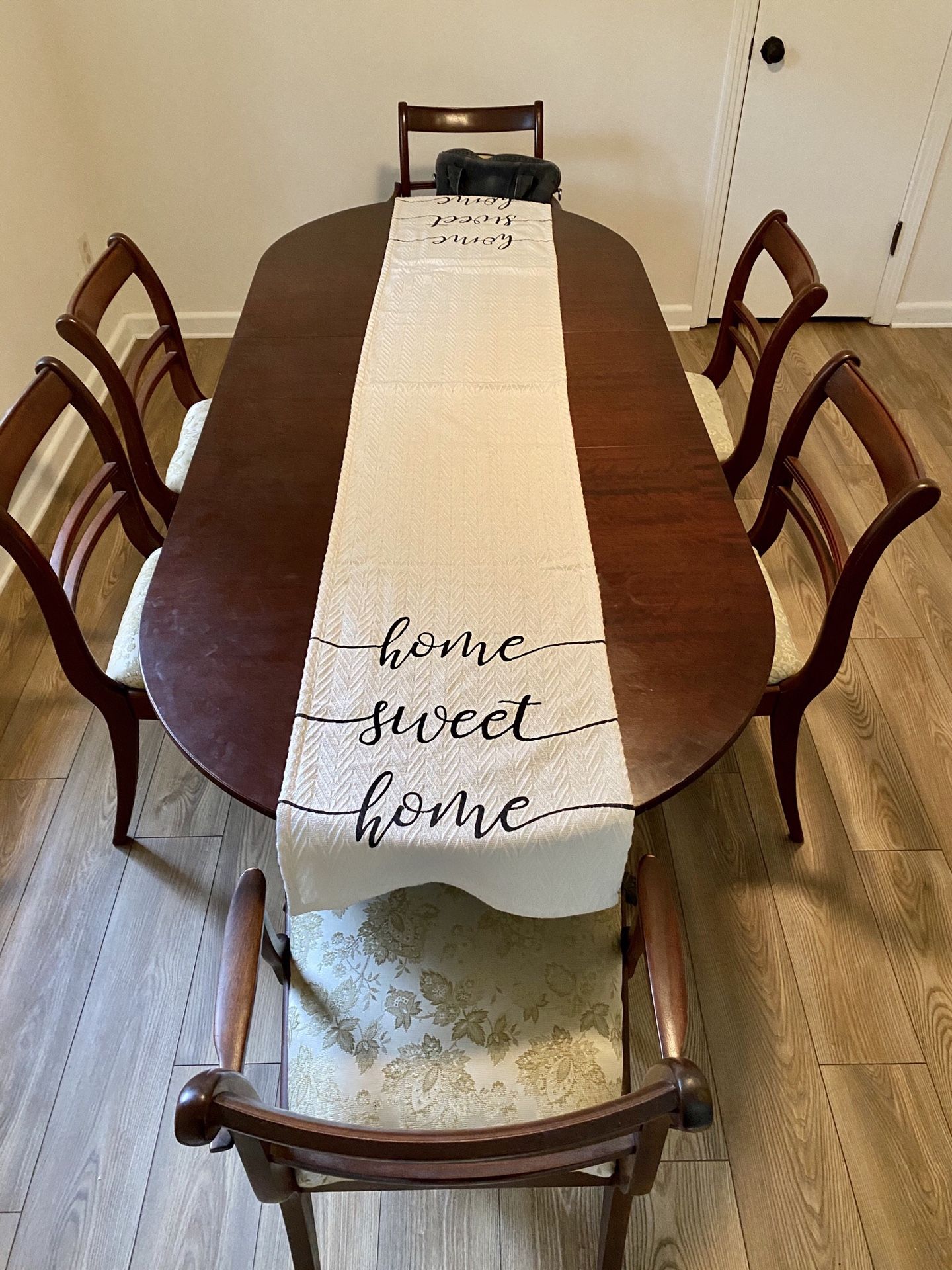 Free English dining table