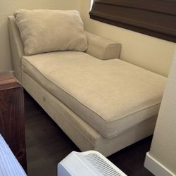 Living Spaces Beach Linen Chase Chair