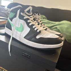 Jordan Mid “green Glow” Size 9 