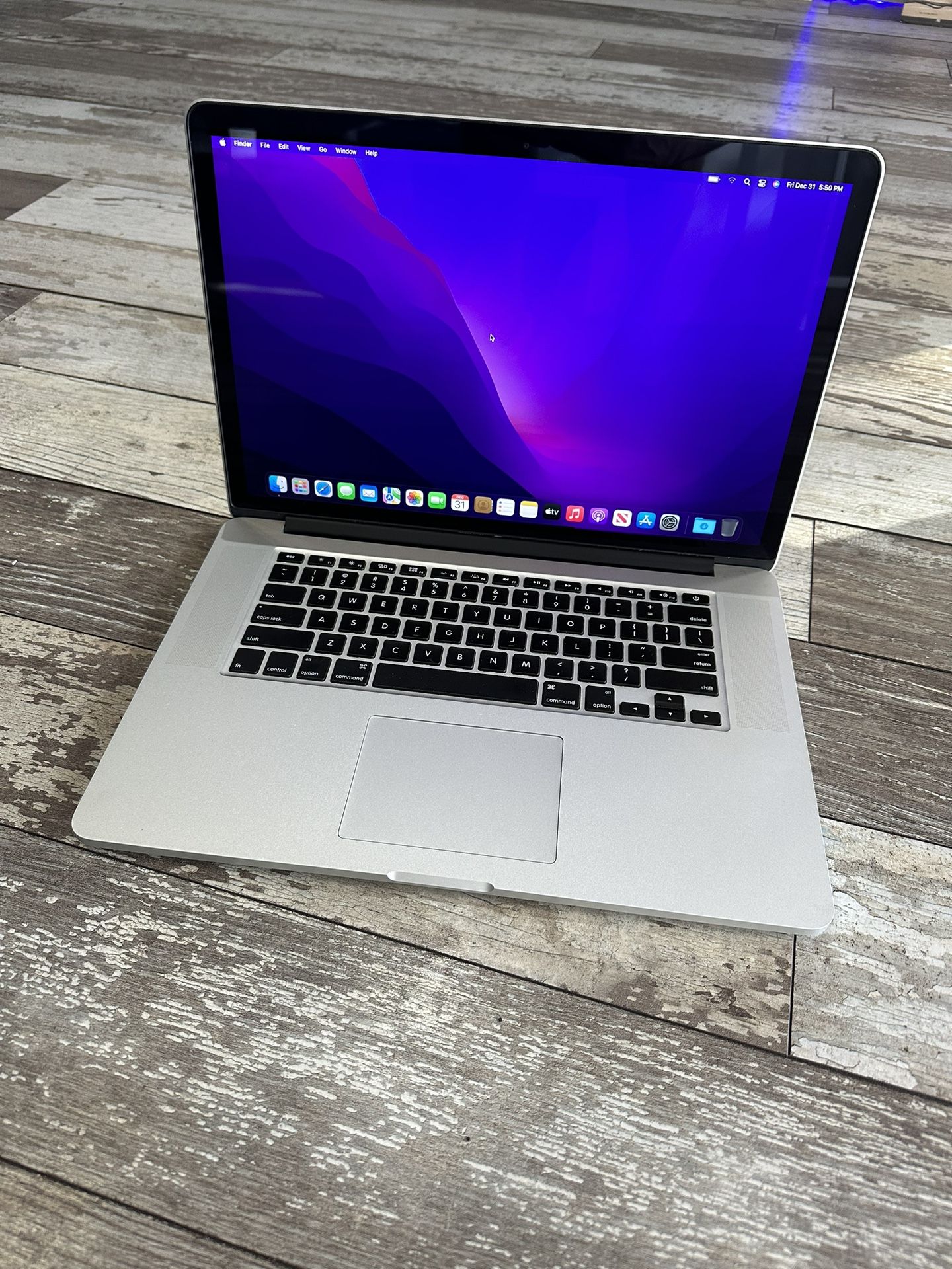 MacBook Pro Retina 15” i7 16GB RAM 1TB Flash Storage W/ Final Cut And Logic Pro X 2022 Plus More!