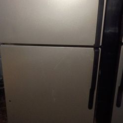 Bottom Refrigerator. Color Gray