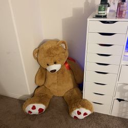 giant teddy bear 