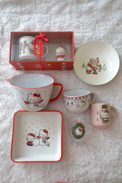 Hello Kitty Christmas Dishware Set