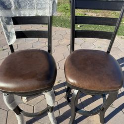 2 Swivel Comfortable Barstools