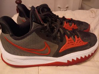 Nike Kyrie 4 Low Sneakers