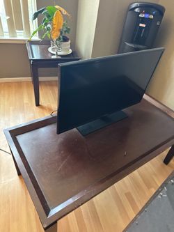 Coffee tables and 20” inch tv
