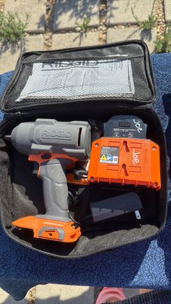 Rigid knee pads::::Drill with battery