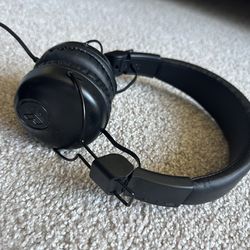Wired headphones