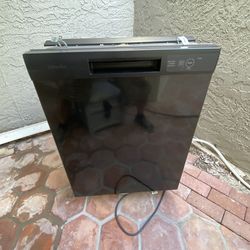 Hotpoint Dishwasher. Black 2022