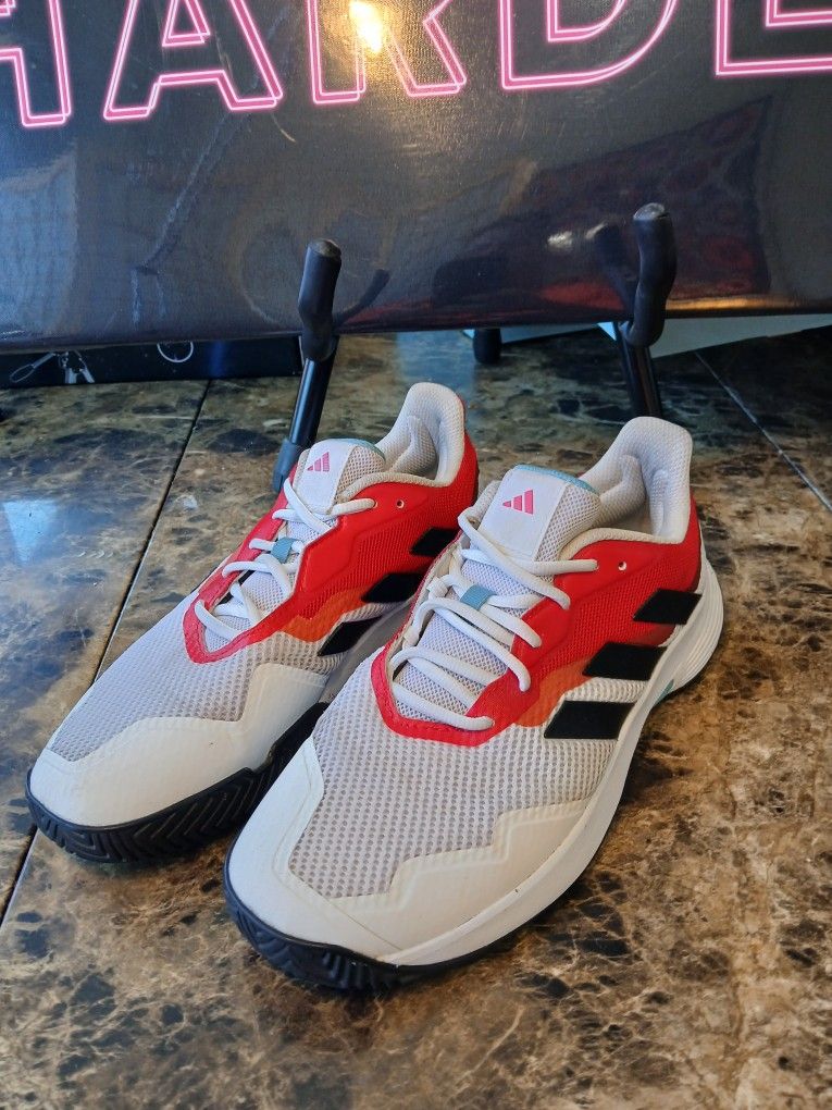 Adidas Mens CourtJam Control Black/Red/ White Lace-Up Sneaker Shoes Size 9.5
The Adidas Men's CourtJam Control sneakers are a stylish and comfortabl