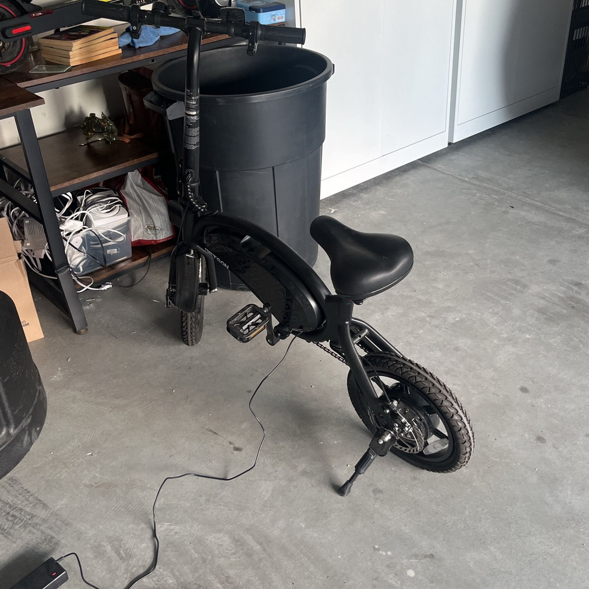 Jetson Bolt Pro eBike with 30 miles Max Operating Range & 15.5 mph Max Speed Black