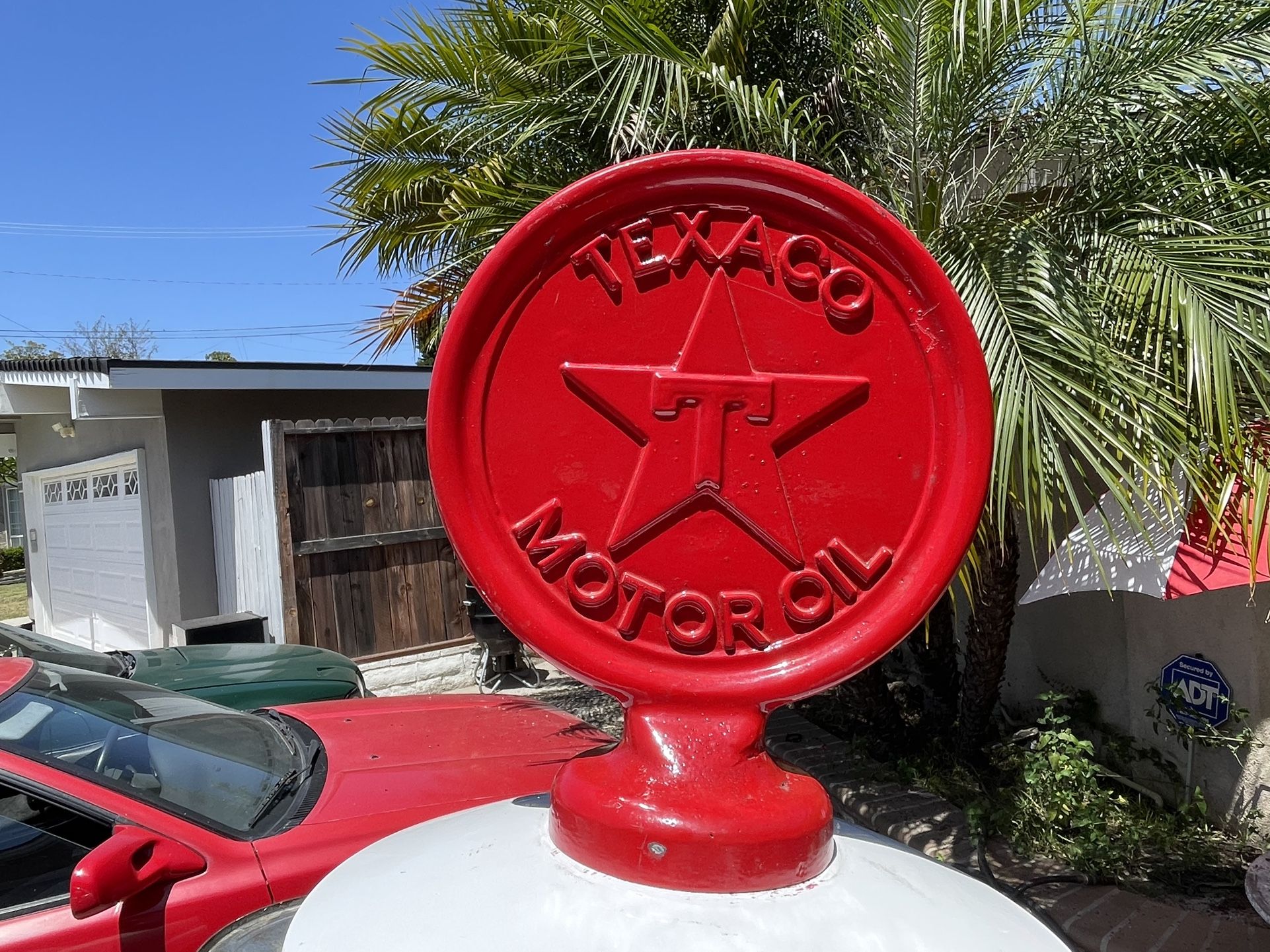 Texaco Oil Can shop store Display Stand Rack Metal Holds 18 Cans