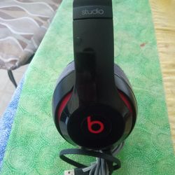 BEATS STUDIO HEADPHONES NOISE CANCELLING STEREOS WIRED not Bluetooth 
