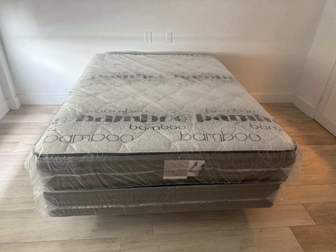 NEW MATTRESS QUEEN SIZE PLUSH WITH BOX SPRING