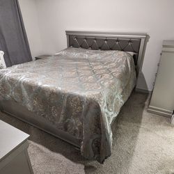 4 Piece Silver King Bedroom Set