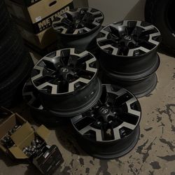 Toyota tacoma Wheels With Tpms Sensor 