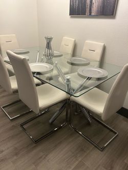 Seven piece glass, dinette, high-end all accessories