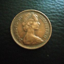 Queen Elizabeth 2  Penny (Rare)