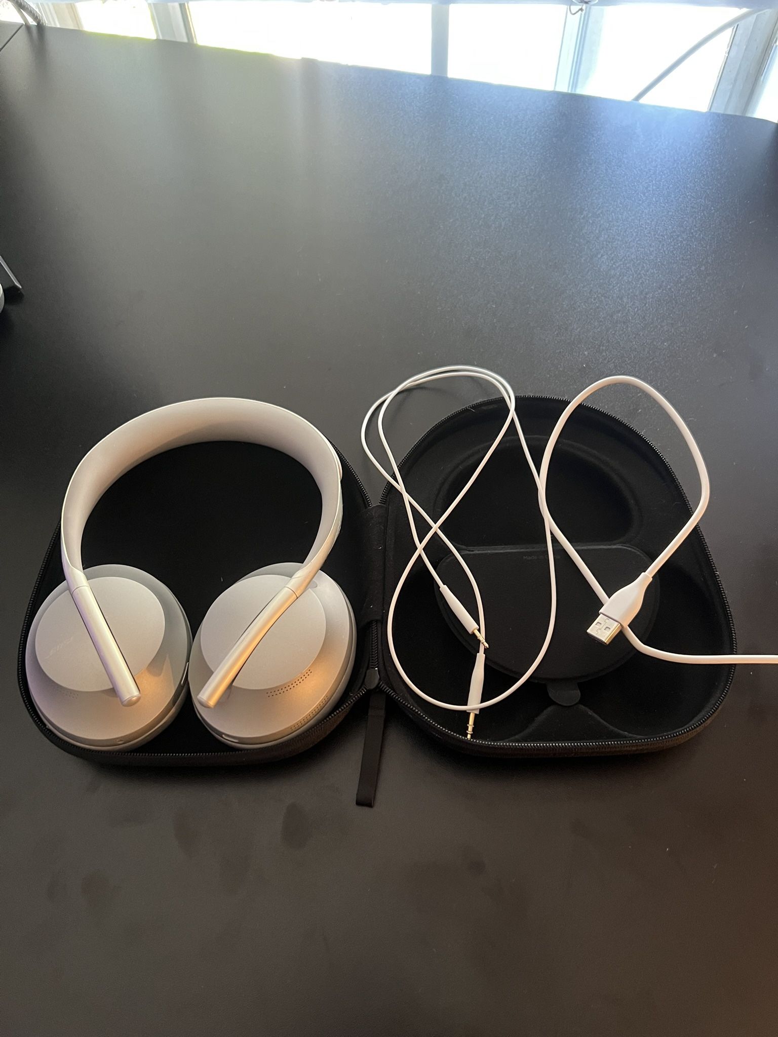 Bose Headphones 700, Noise Cancelling Bluetooth Silver Luxe