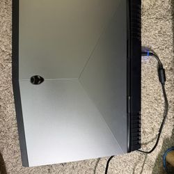 Alienware 15 R3 AW15R3 Laptop with Quad-Core i7-6700HQ up to 3.50 GHz Turbo, 16GB DDR4, 128SSD + 1TB HDD, and NVIDIA GeForce GTX1060 6GB GDDR5 (Black)