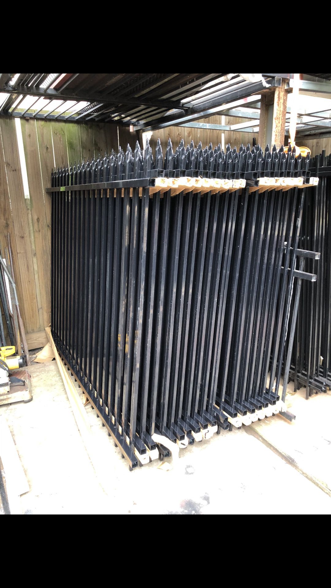 Iron fence panels/ 6’ft x 8’ft