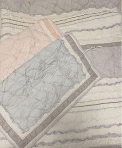 Quilted Bedding Set with Pillow Shams