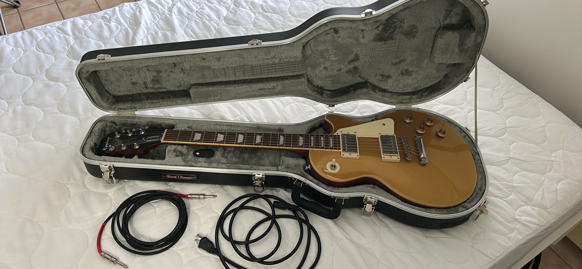 Epiphone Les Paul Gold Top + Boss Katana-50 MK II Amp